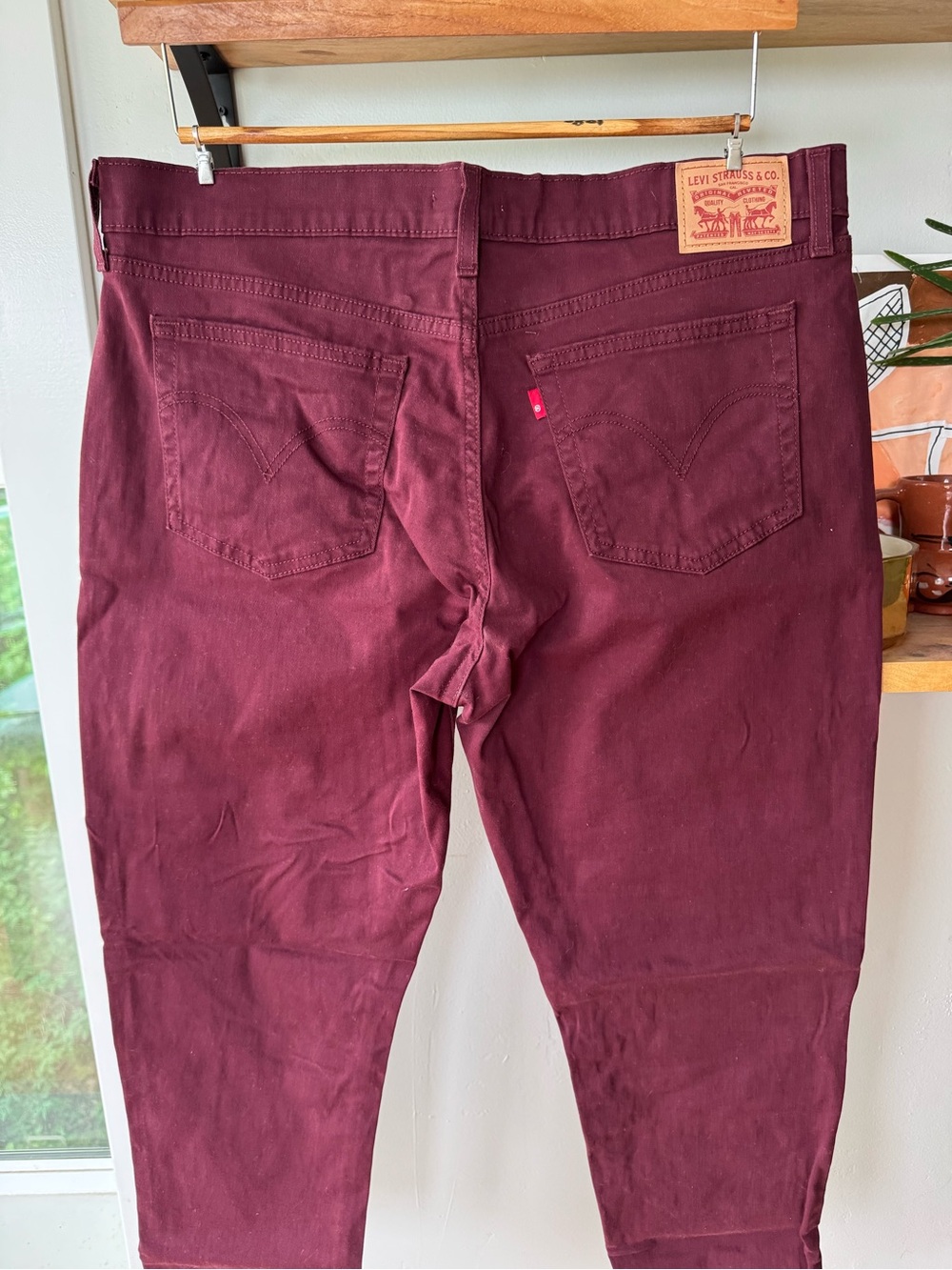 Levi's Boyfriend Jeans in Deep Burgundy Denim Size 33